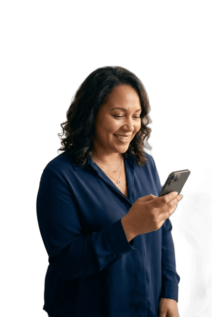 Mulher usando o WhatsApp para acompanhamento de saúde